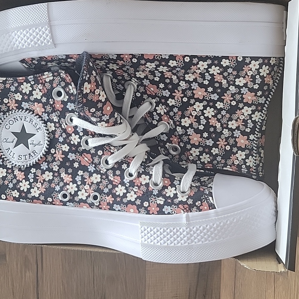 Converse Women's Floral High-Top Sneakers - Black and White Size 7.5 Womens. - Picture 14 of 14